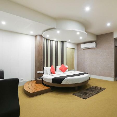 Apple Residency Hotel Pātan Екстериор снимка