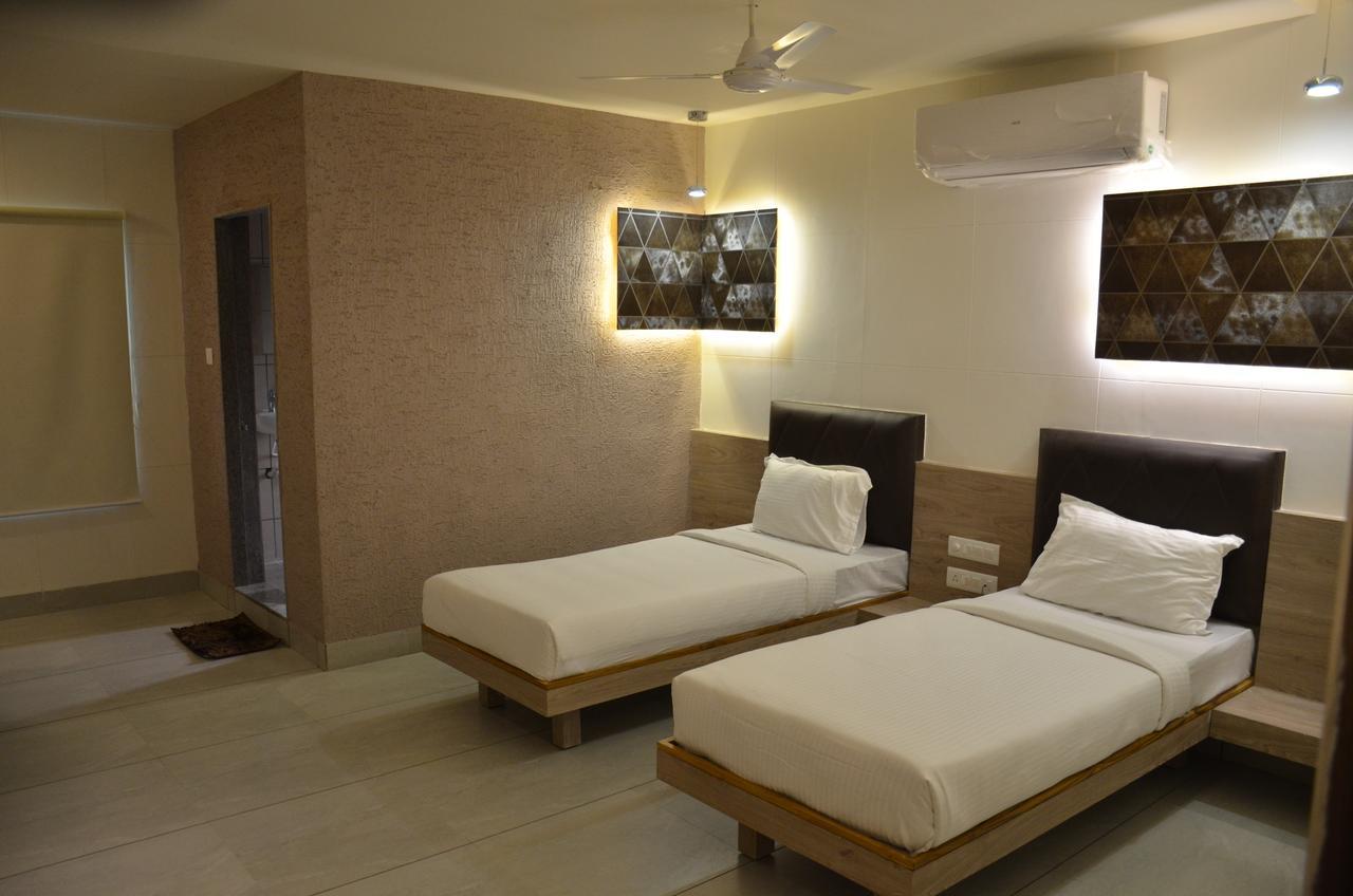 Apple Residency Hotel Pātan Екстериор снимка