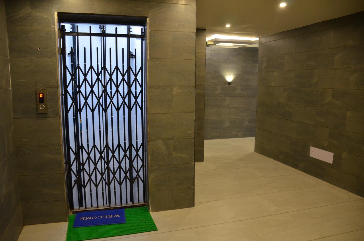 Apple Residency Hotel Pātan Екстериор снимка