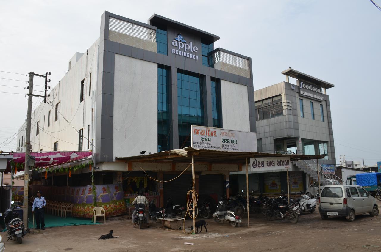 Apple Residency Hotel Pātan Екстериор снимка