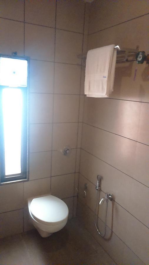 Apple Residency Hotel Pātan Екстериор снимка
