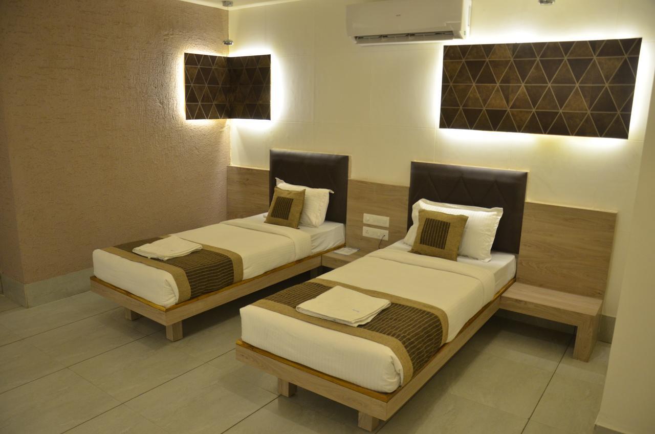 Apple Residency Hotel Pātan Екстериор снимка