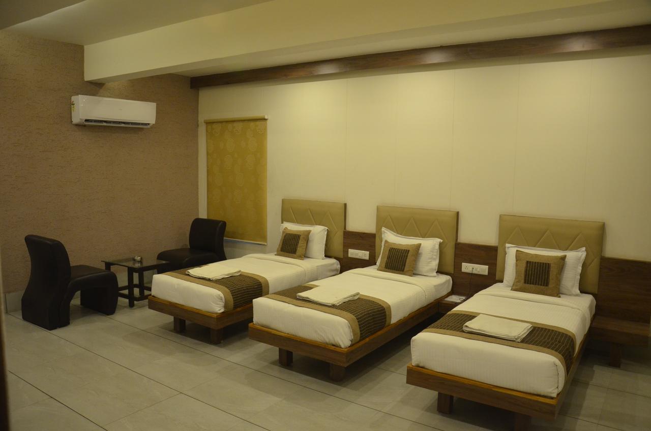 Apple Residency Hotel Pātan Екстериор снимка