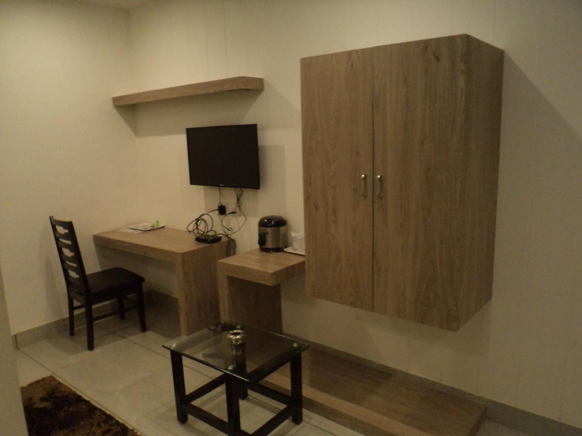 Apple Residency Hotel Pātan Екстериор снимка
