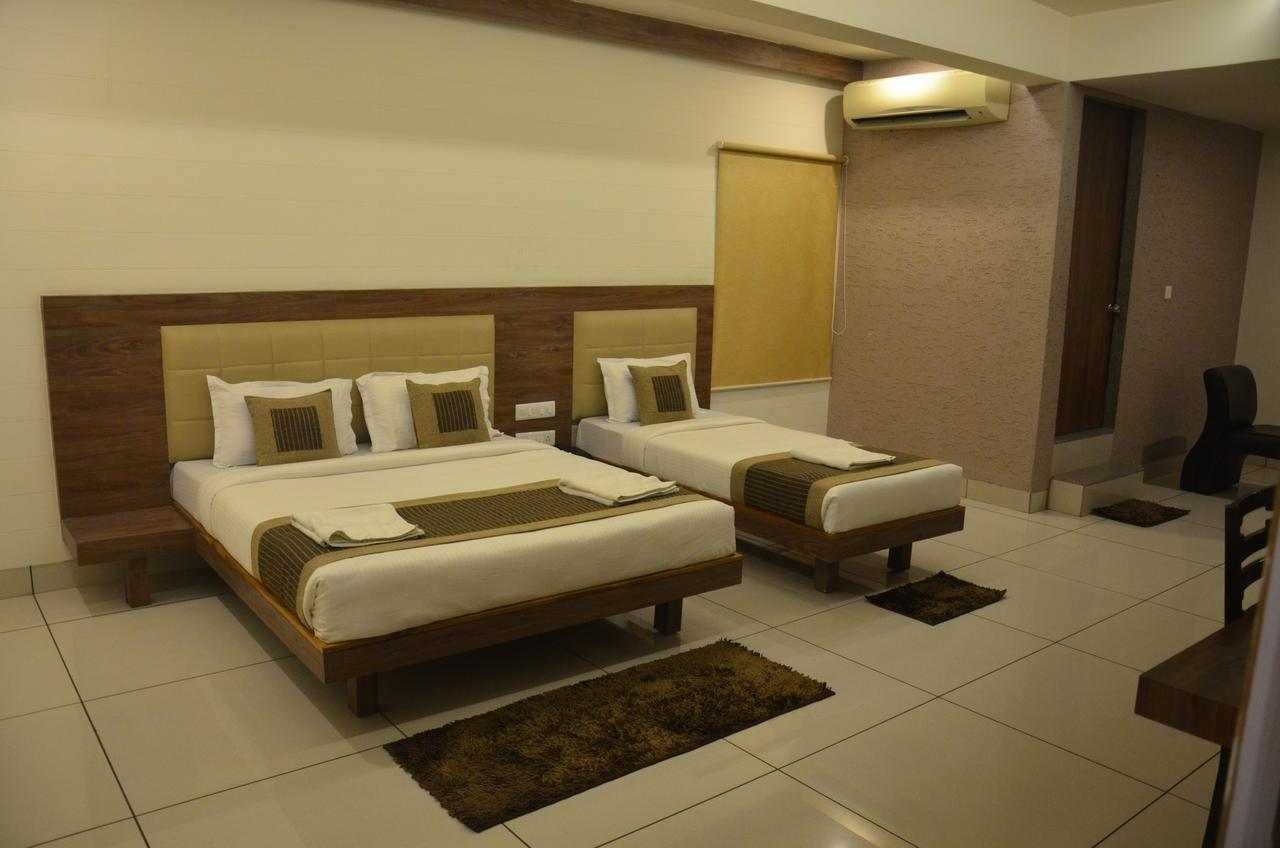 Apple Residency Hotel Pātan Екстериор снимка