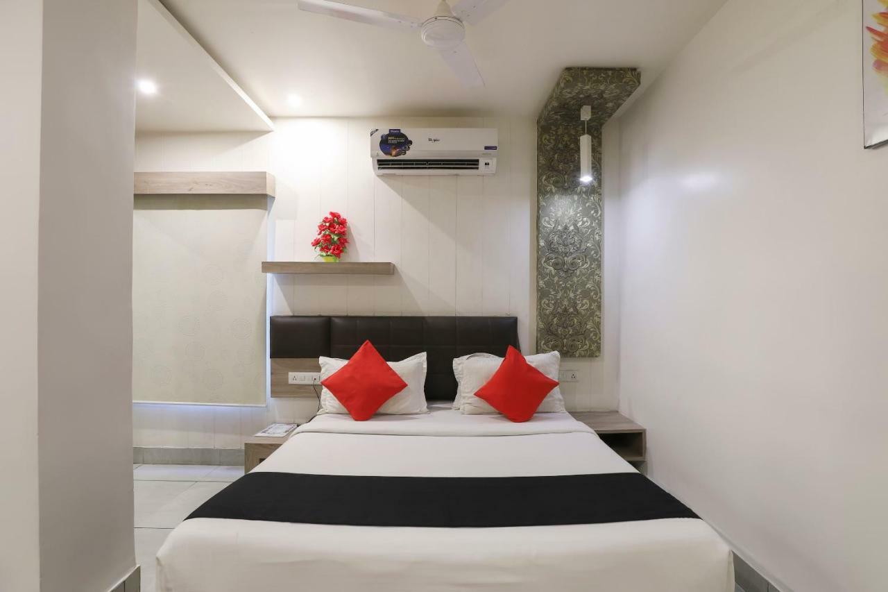 Apple Residency Hotel Pātan Екстериор снимка