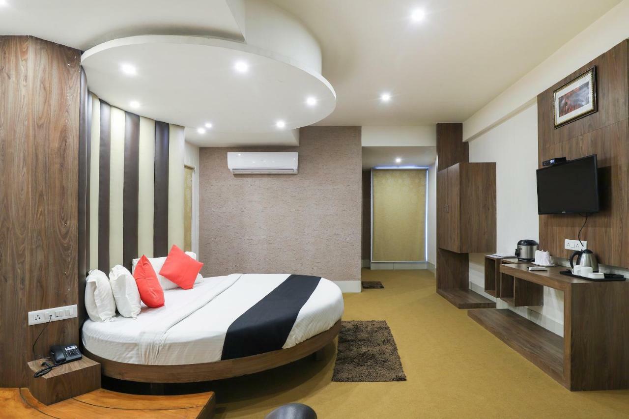 Apple Residency Hotel Pātan Екстериор снимка