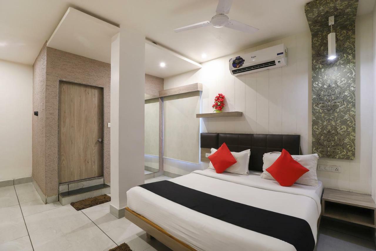 Apple Residency Hotel Pātan Екстериор снимка