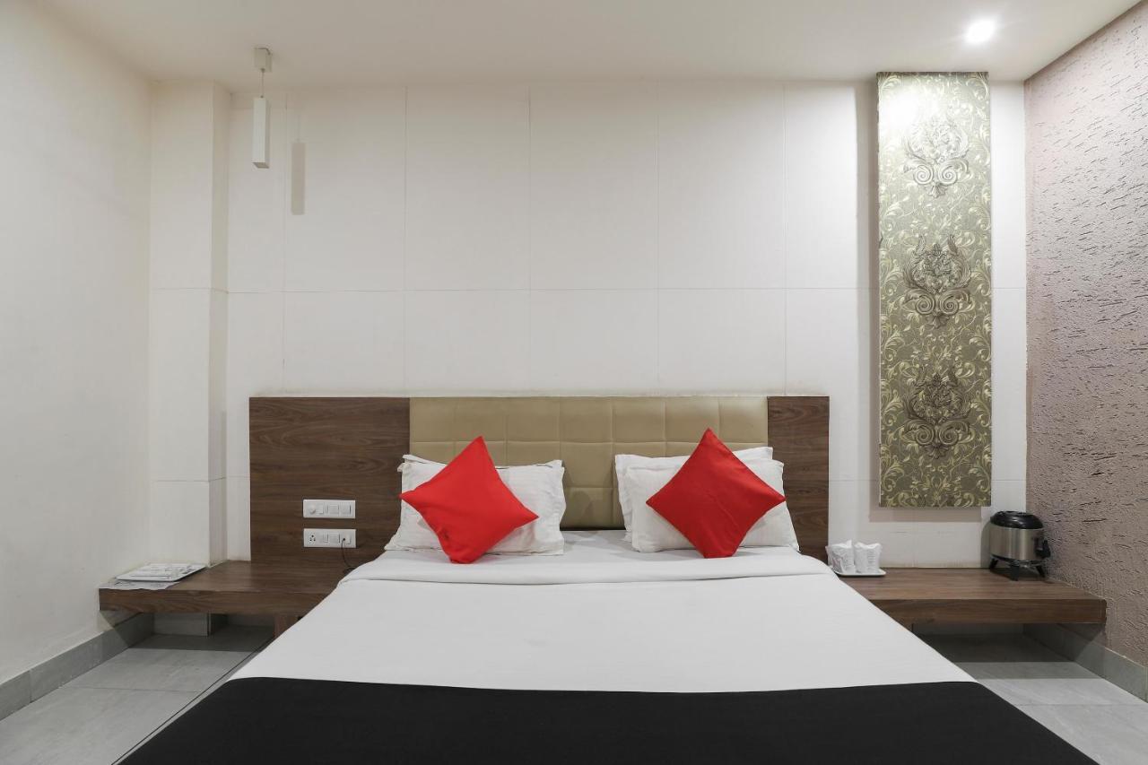 Apple Residency Hotel Pātan Екстериор снимка